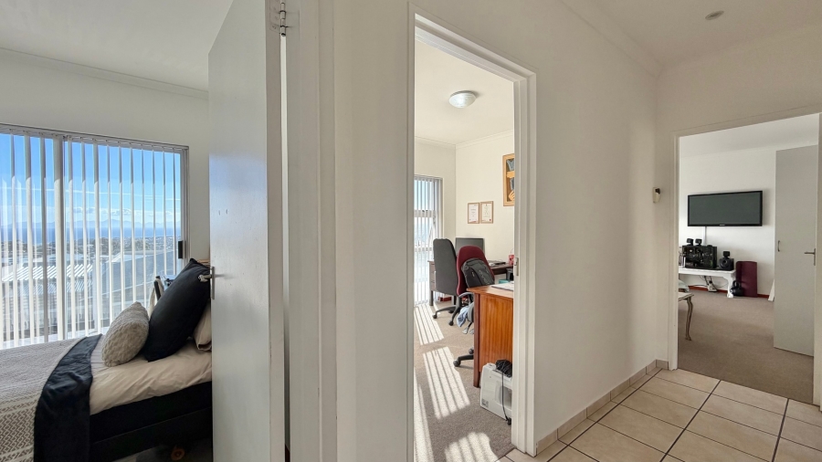 3 Bedroom Property for Sale in Mountainside Western Cape